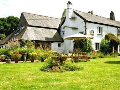 The Nobody Inn Christow Екстер'єр фото